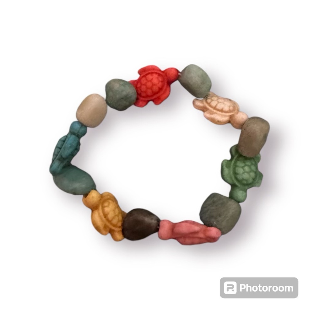 Handmade bracelet with glass turtle beads